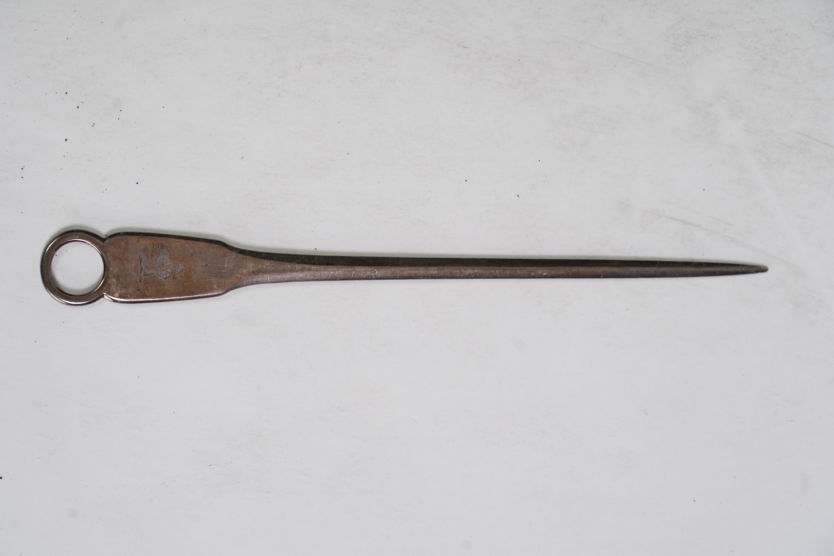 A George IV meat skewer, by William Bateman II, London, 1832, 24,8cm.
